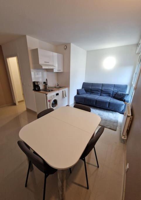 Residence Du Grand Stade Saint-Denis  Exteriör bild